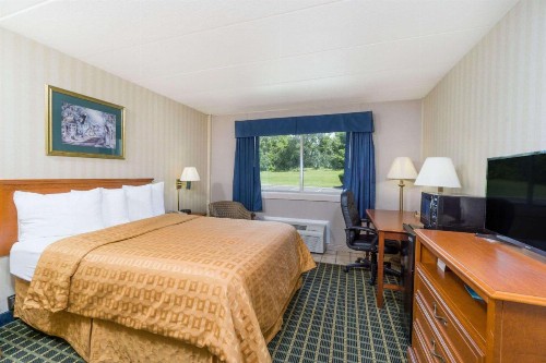 Days Inn by Wyndham Columbus East Airport - image 29