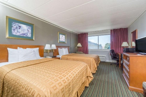 Days Inn by Wyndham Columbus East Airport - image 35