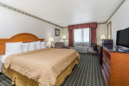 Days Inn by Wyndham Columbus East Airport - image 4