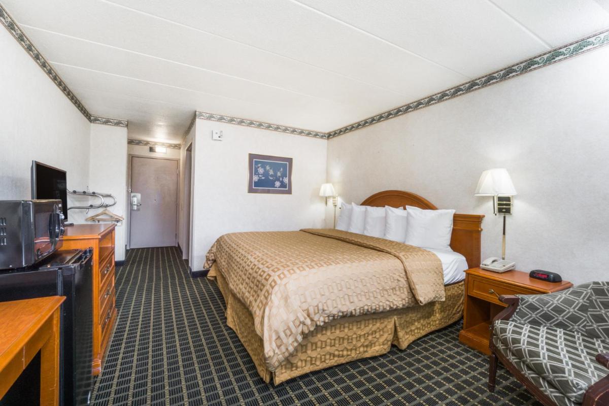 Days Inn by Wyndham Columbus East Airport - image 5