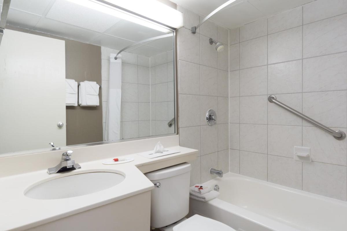 Days Inn by Wyndham Columbus East Airport - image 6