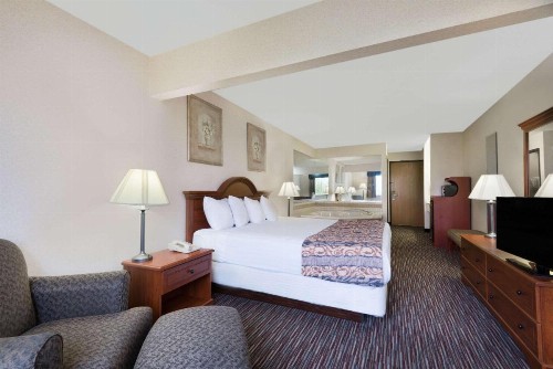 Baymont by Wyndham Columbus/Rickenbacker - image 10