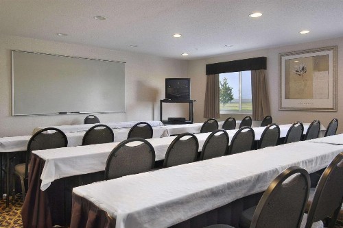Baymont by Wyndham Columbus/Rickenbacker - image 13