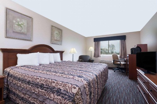 Baymont by Wyndham Columbus/Rickenbacker - image 3
