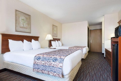 Baymont by Wyndham Columbus/Rickenbacker - image 4