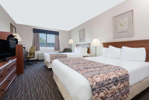 Baymont by Wyndham Columbus/Rickenbacker - image 8