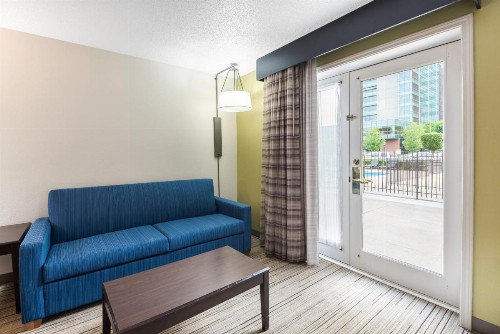 Holiday Inn Express - Columbus Downtown an IHG Hotel - image 36