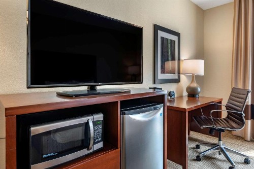 Comfort Suites Columbus West - Hilliard - image 11
