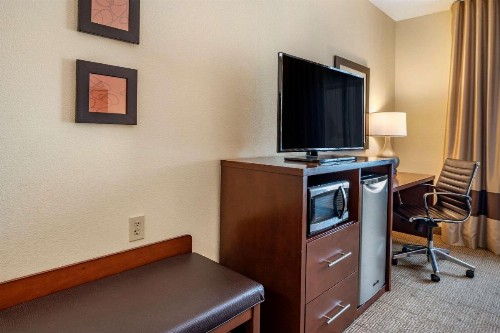 Comfort Suites Columbus West - Hilliard - image 15