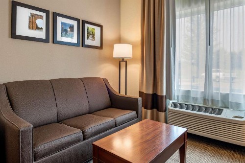 Comfort Suites Columbus West - Hilliard - image 24
