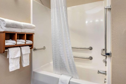 Comfort Suites Columbus West - Hilliard - image 9