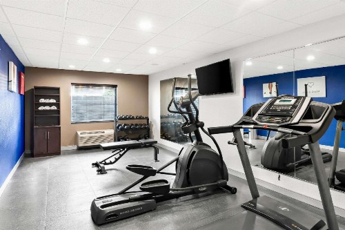 Comfort Suites East - image 32