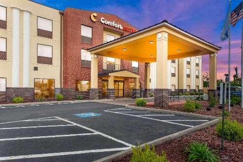 Comfort Suites East - image 37