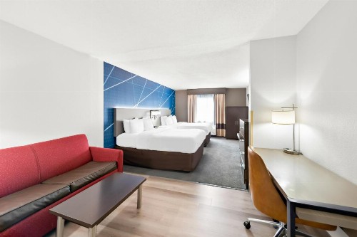 Comfort Suites East - image 41