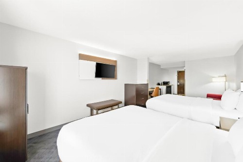 Comfort Suites East - image 42