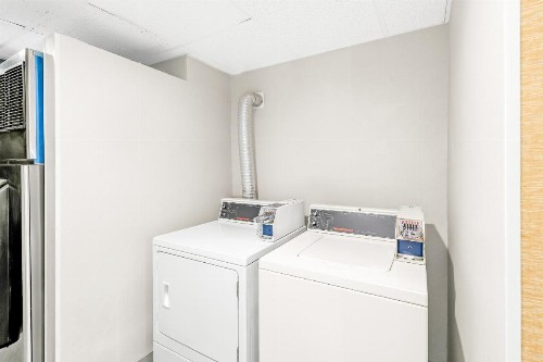 Comfort Suites East - image 44