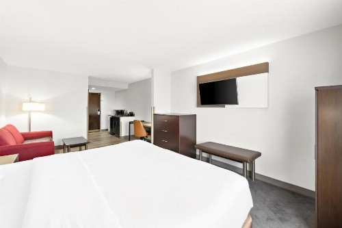 Comfort Suites East - image 46