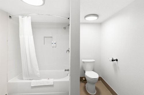 Comfort Suites East - image 48