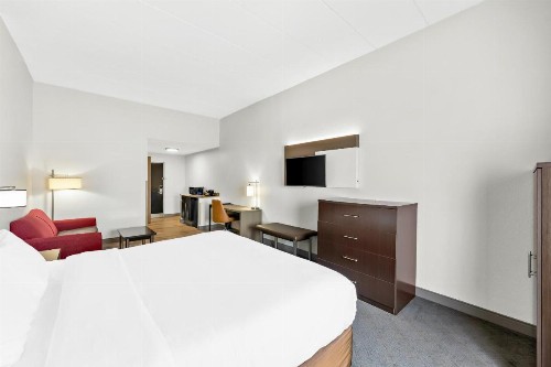 Comfort Suites East - image 49
