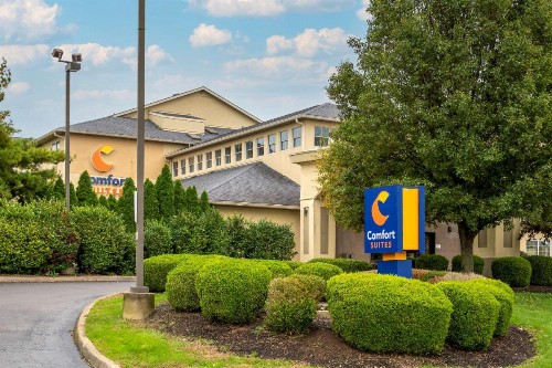 Comfort Suites Columbus - image 1