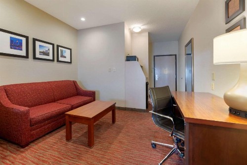 Comfort Suites Columbus - image 24