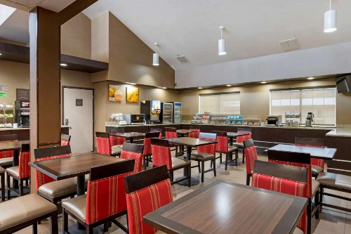Comfort Suites Columbus - image 34