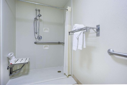 Days Inn by Wyndham Columbus Airport - image 12