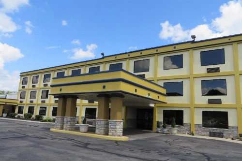 Days Inn by Wyndham Columbus Airport - image 16
