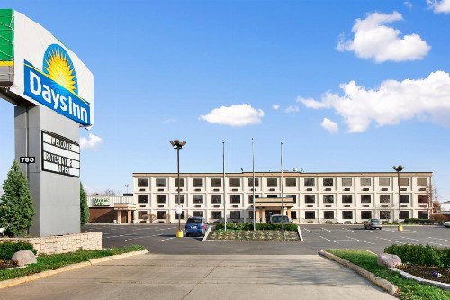 Days Inn by Wyndham Columbus Airport - image 17