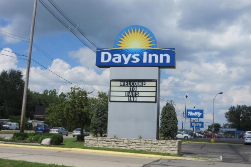 Days Inn by Wyndham Columbus Airport - image 18