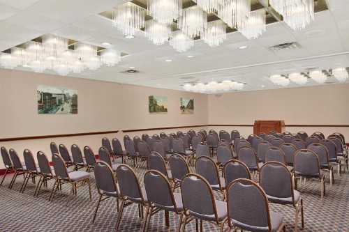 Days Inn by Wyndham Columbus Airport - image 27
