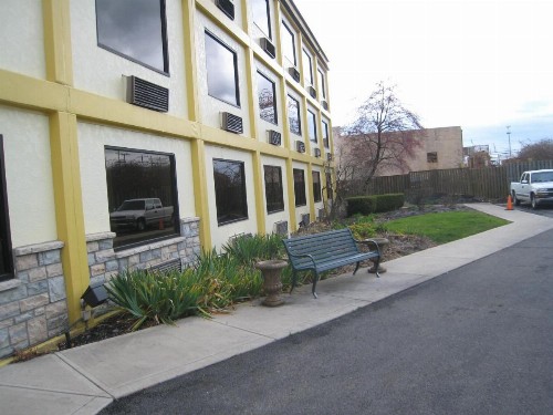 Days Inn by Wyndham Columbus Airport - image 37