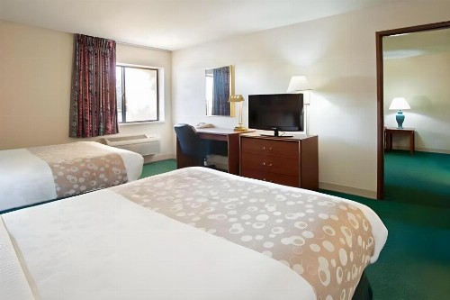 Norwood Inn & Suites Columbus - image 1