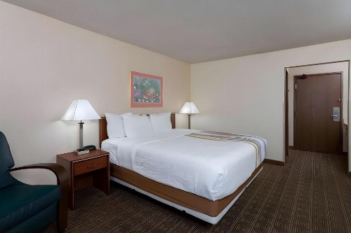 Norwood Inn & Suites Columbus - image 12