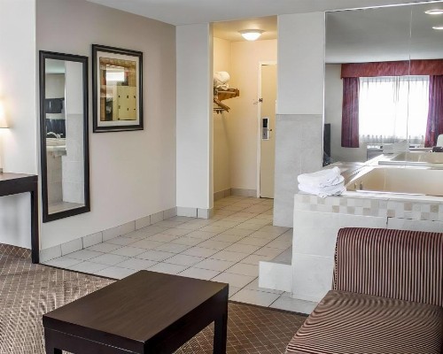 Norwood Inn & Suites Columbus - image 17