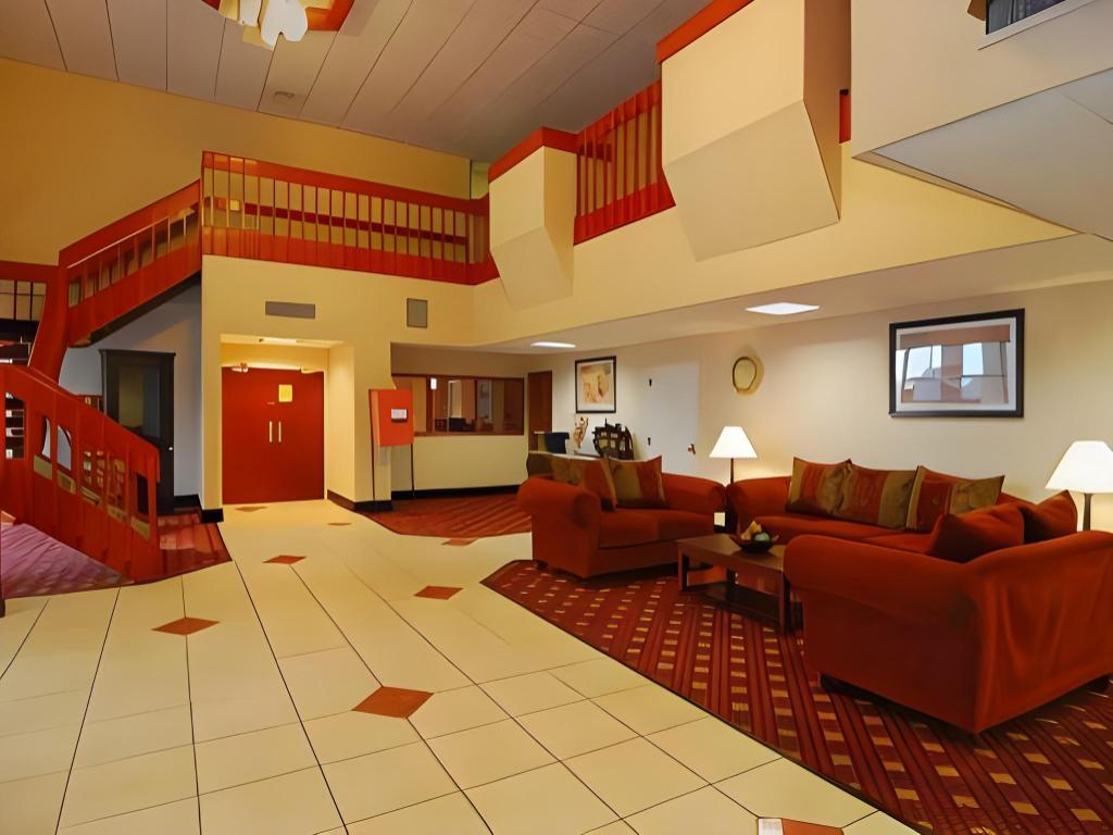 Norwood Inn & Suites Columbus - image 3