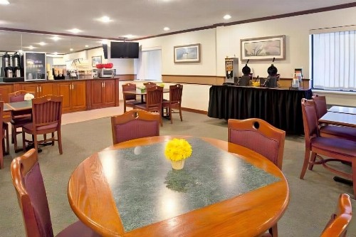 Norwood Inn & Suites Columbus - image 33