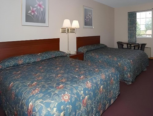 Econo Lodge Columbus - image 19