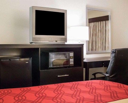 Econo Lodge Columbus - image 23