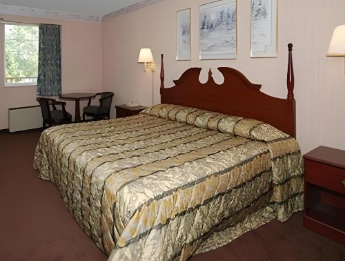 Econo Lodge Columbus - image 28