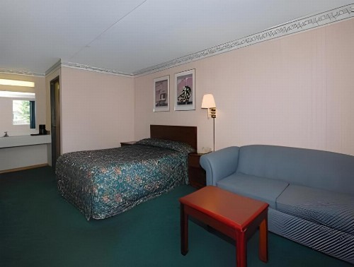 Econo Lodge Columbus - image 30