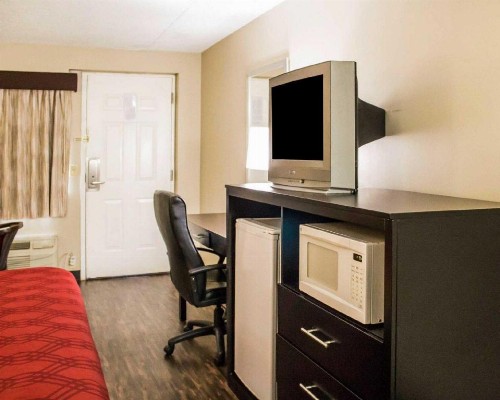 Econo Lodge Columbus - image 31