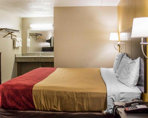 Econo Lodge Columbus - image 33