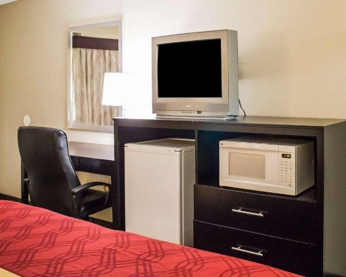 Econo Lodge Columbus - image 36