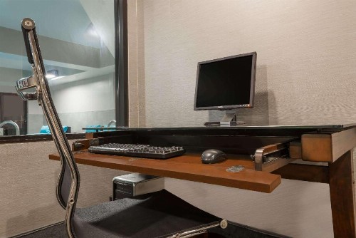 Hawthorn Suites by Wyndham Columbus West - image 33