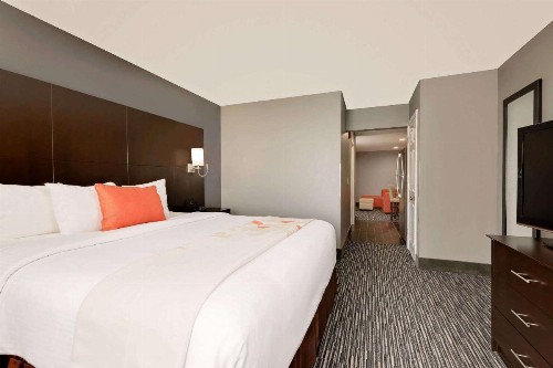 Hawthorn Suites by Wyndham Columbus West - image 5