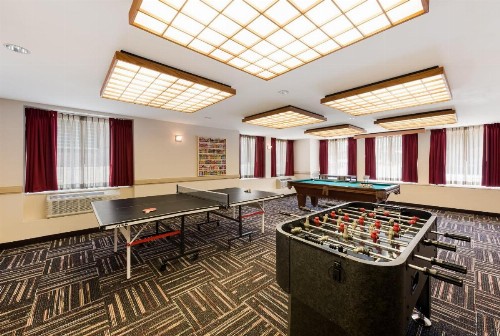 Red Roof Inn PLUS+ Columbus Downtown - Convention Center - image 23