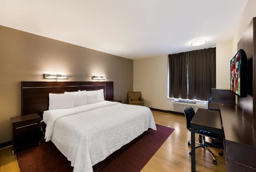Red Roof Inn PLUS+ Columbus Downtown - Convention Center - image 37