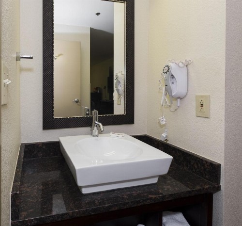 Red Roof Inn PLUS+ Columbus Downtown - Convention Center - image 39