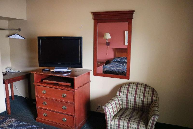 Inn Towne Motel - image 6